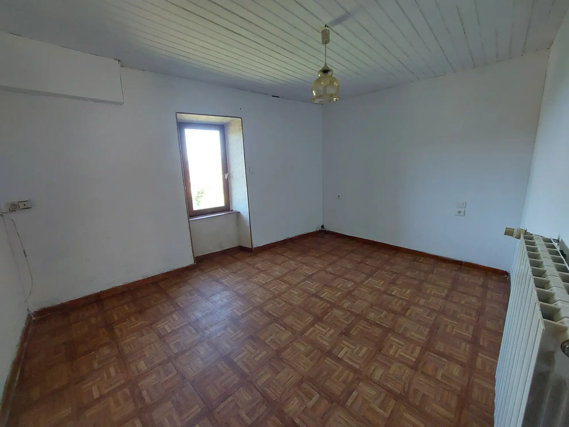 Maison en pierre de 102 m² avec caves, atelier et combles aménageables à Camares 