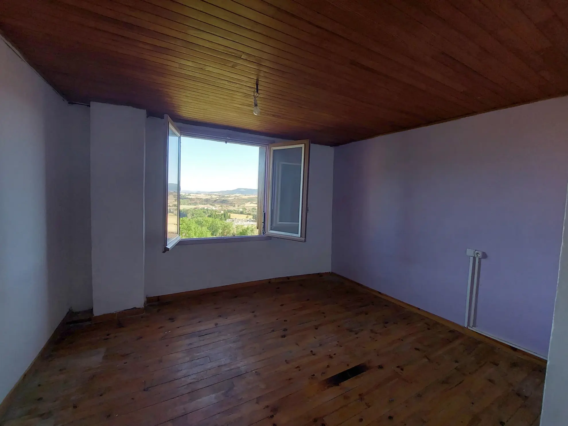 Maison en pierre de 102 m² avec caves, atelier et combles aménageables à Camares 