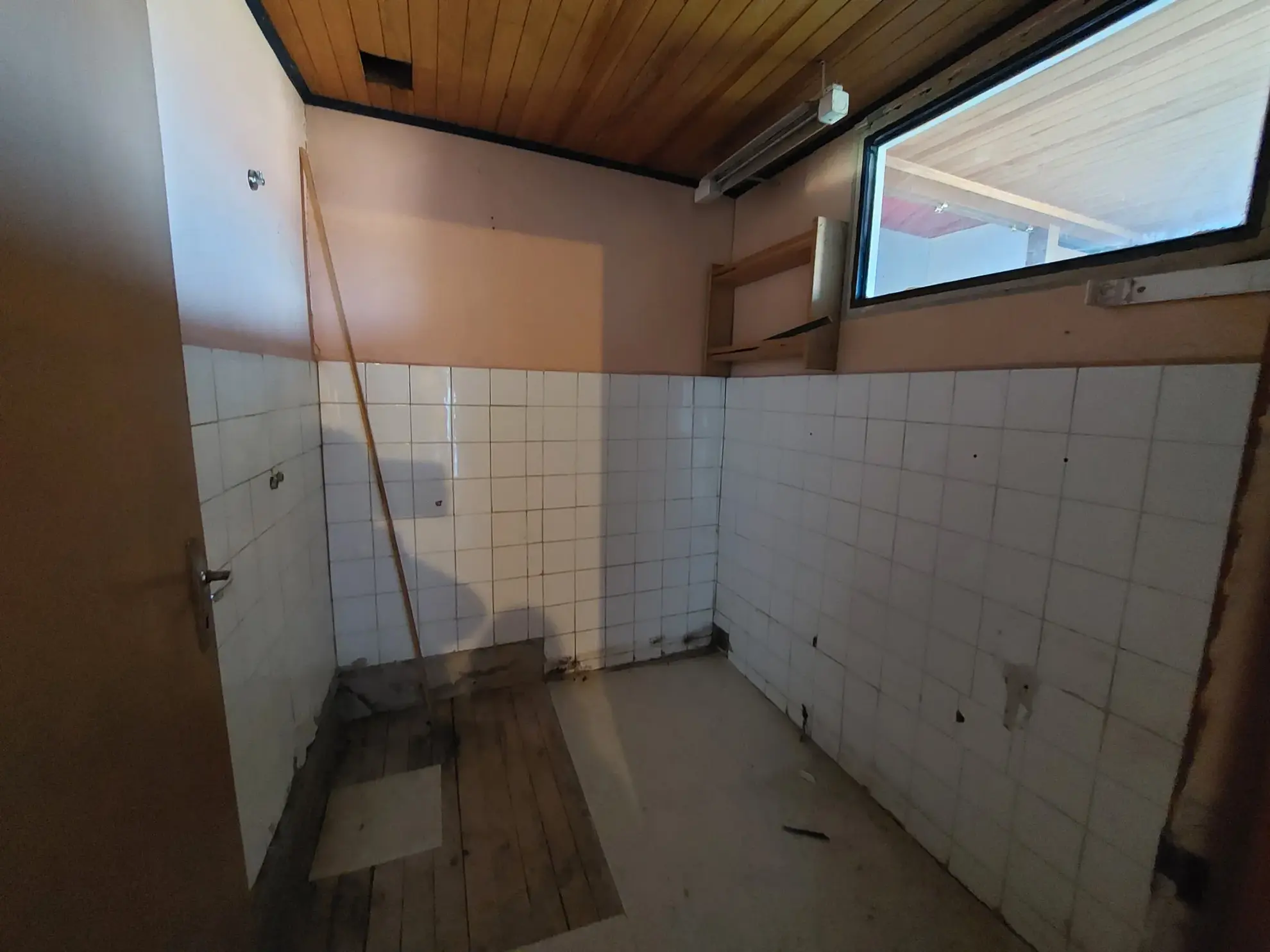 Maison en pierre de 102 m² avec caves, atelier et combles aménageables à Camares 