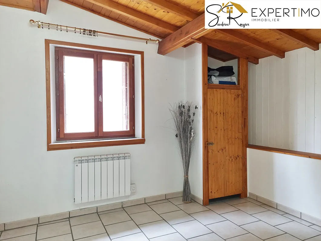 Maison de 153 m² avec grange et grand terrain arboré à Davayat, proche Riom 