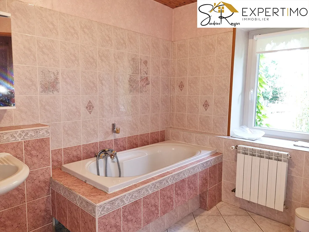 Maison de 153 m² avec grange et grand terrain arboré à Davayat, proche Riom 