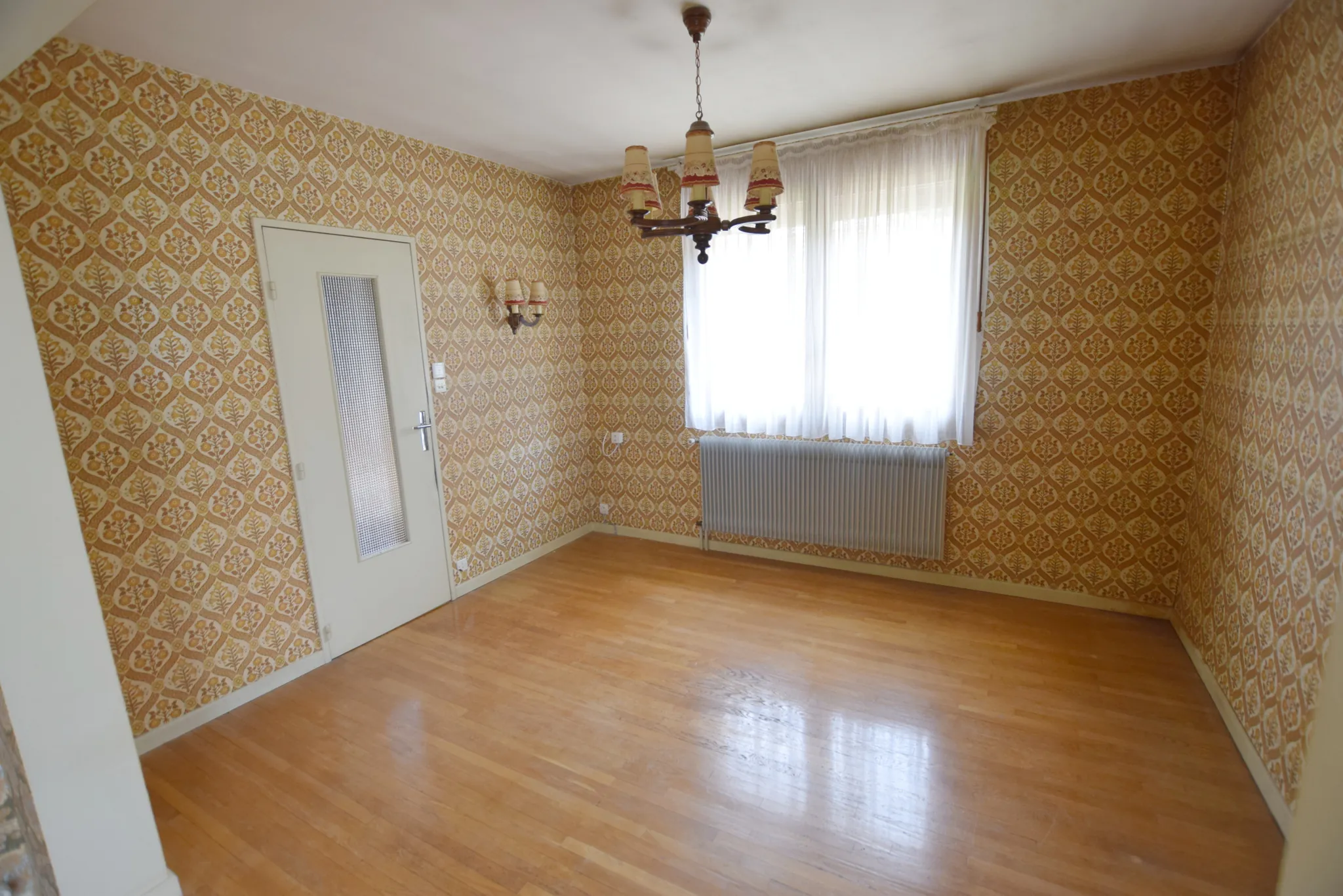 Maison lumineuse à Vieux-CharMont avec garage et terrain de 512 m² 