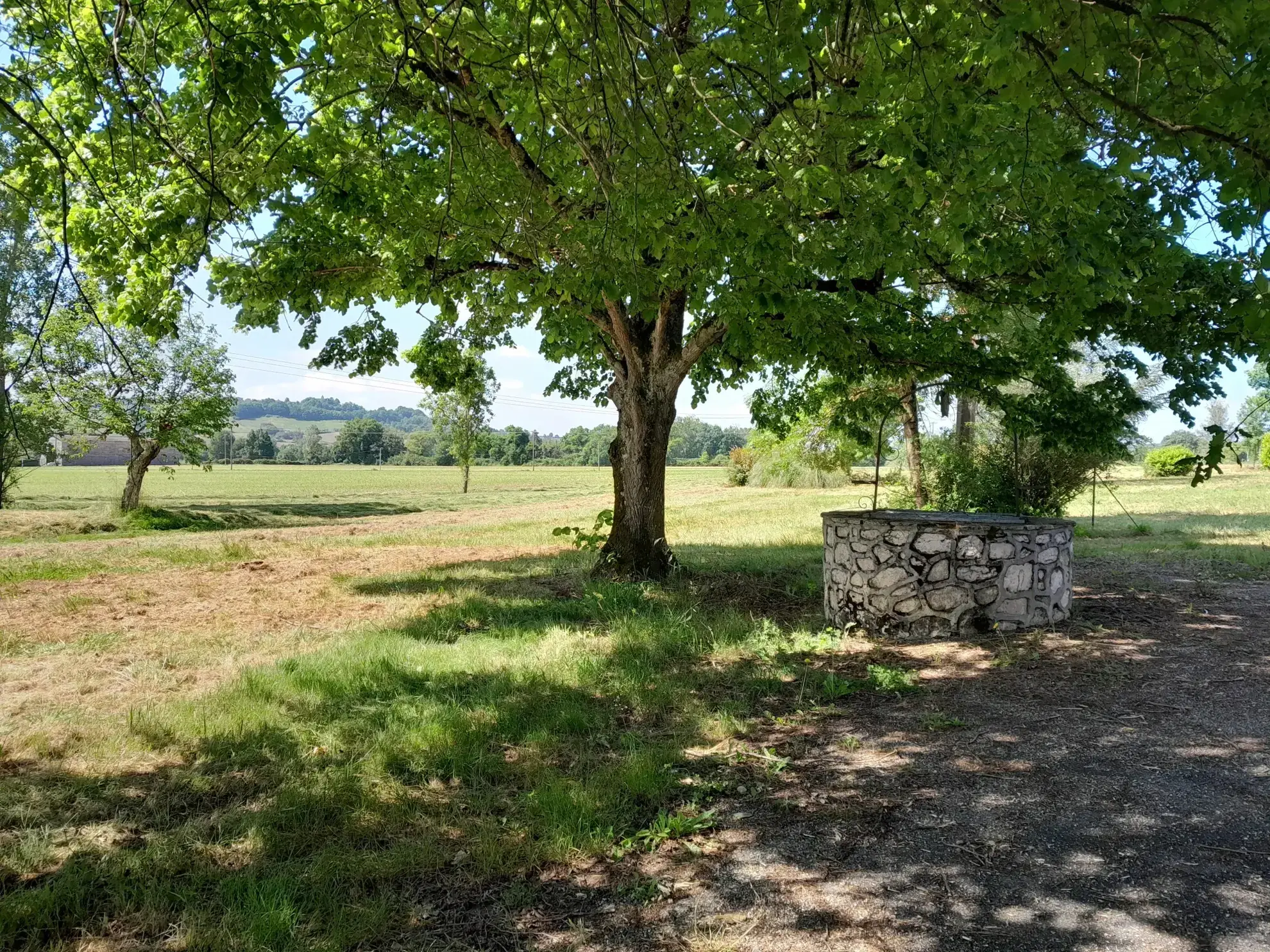 Maison de campagne de plain-pied avec garage et jardin à Lauzerte, 80m² 