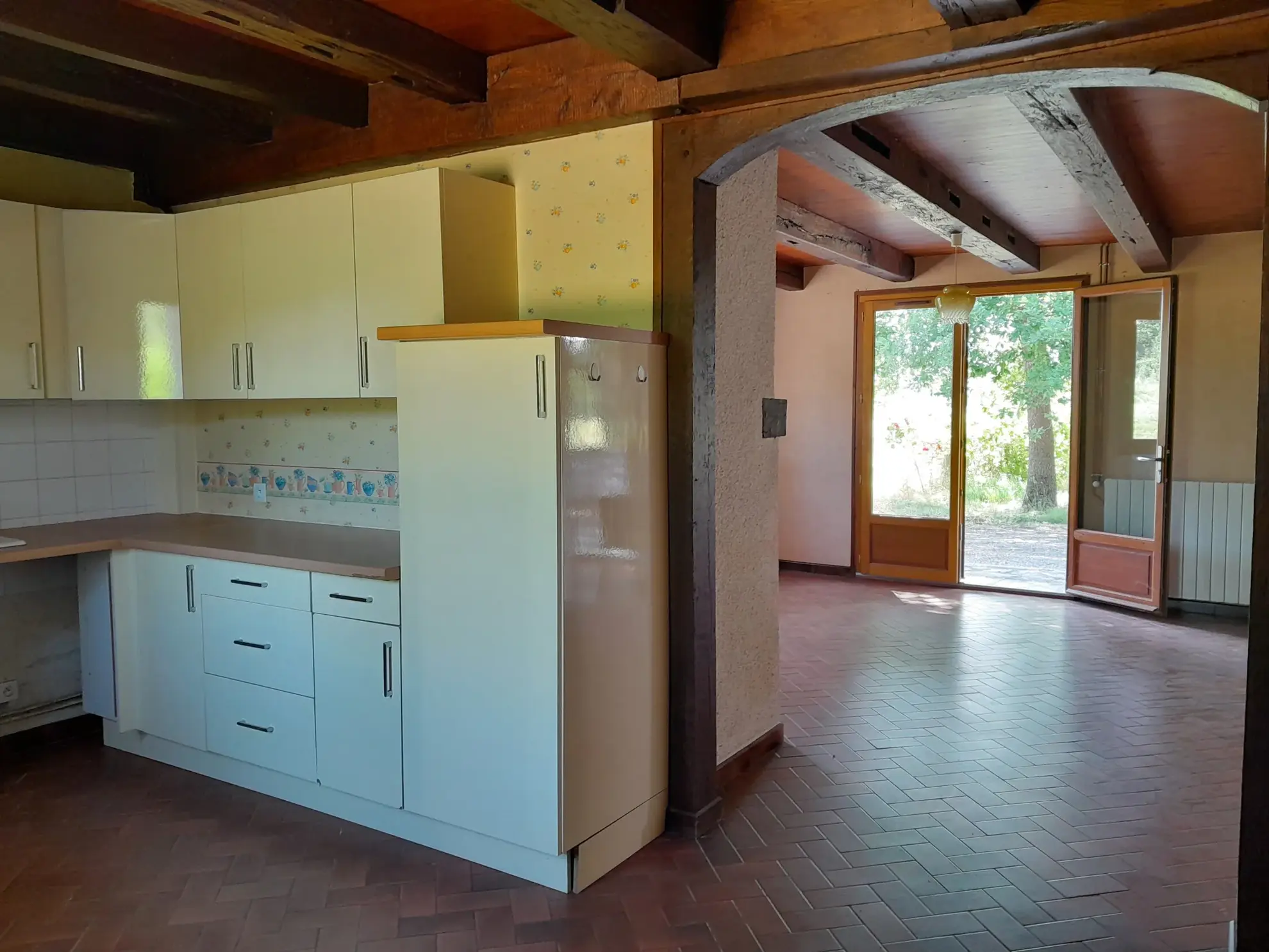 Maison de campagne de plain-pied avec garage et jardin à Lauzerte, 80m² 