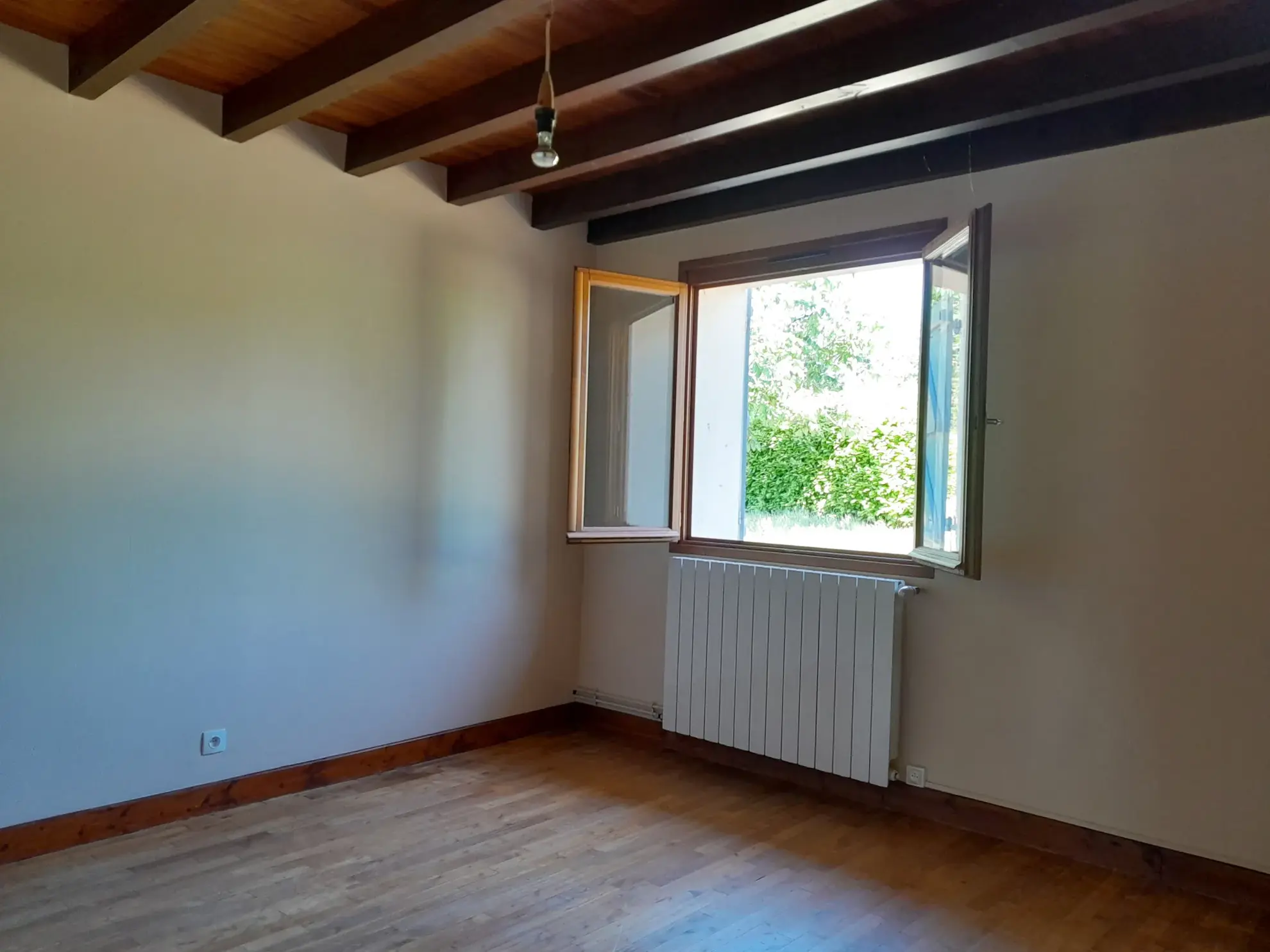 Maison de campagne de plain-pied avec garage et jardin à Lauzerte, 80m² 