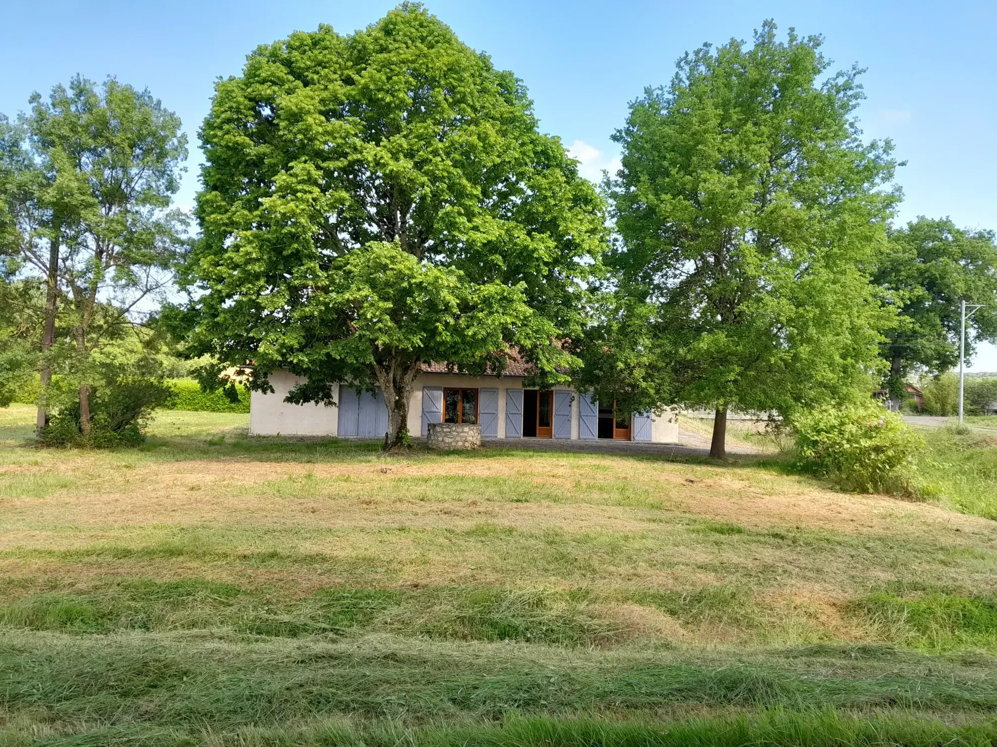 Maison de campagne de plain-pied avec garage et jardin à Lauzerte, 80m² 