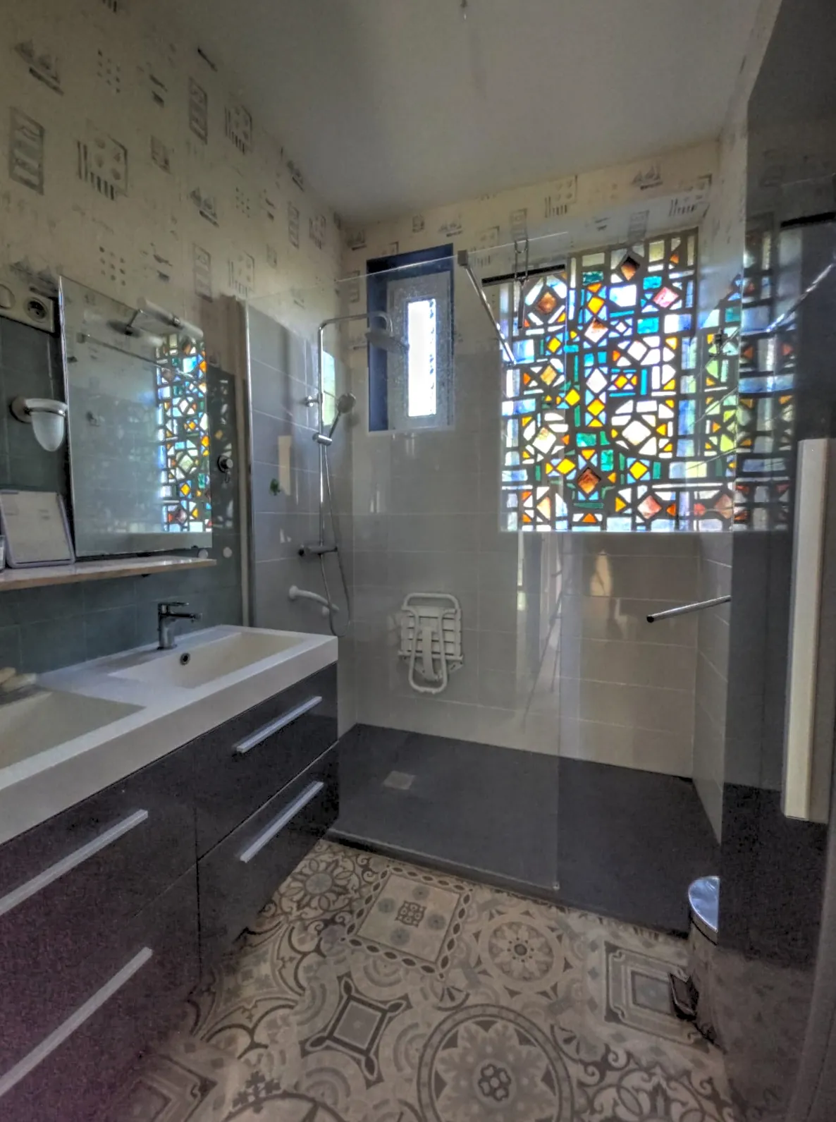 Grande maison à Panazol avec terrasse et 6 chambres, idéale pour rénovation 