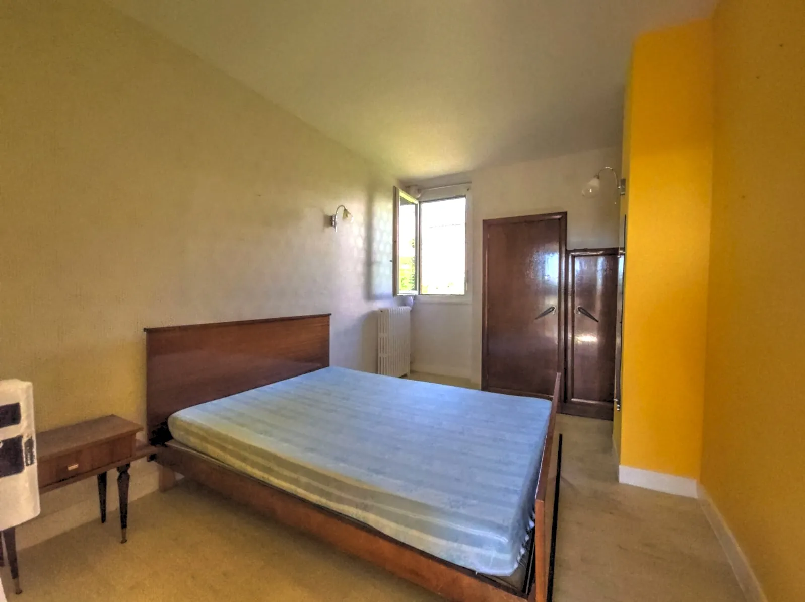 Grande maison à Panazol avec terrasse et 6 chambres, idéale pour rénovation 