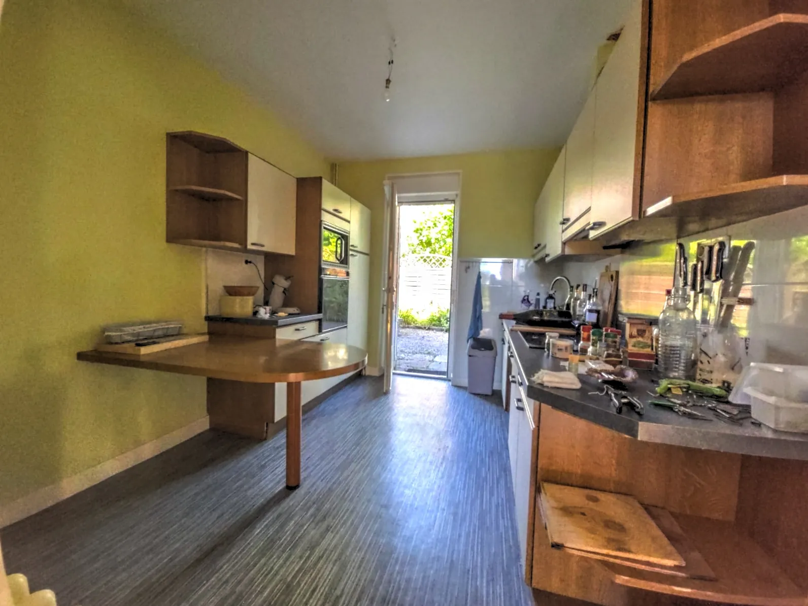 Grande maison à Panazol avec terrasse et 6 chambres, idéale pour rénovation 