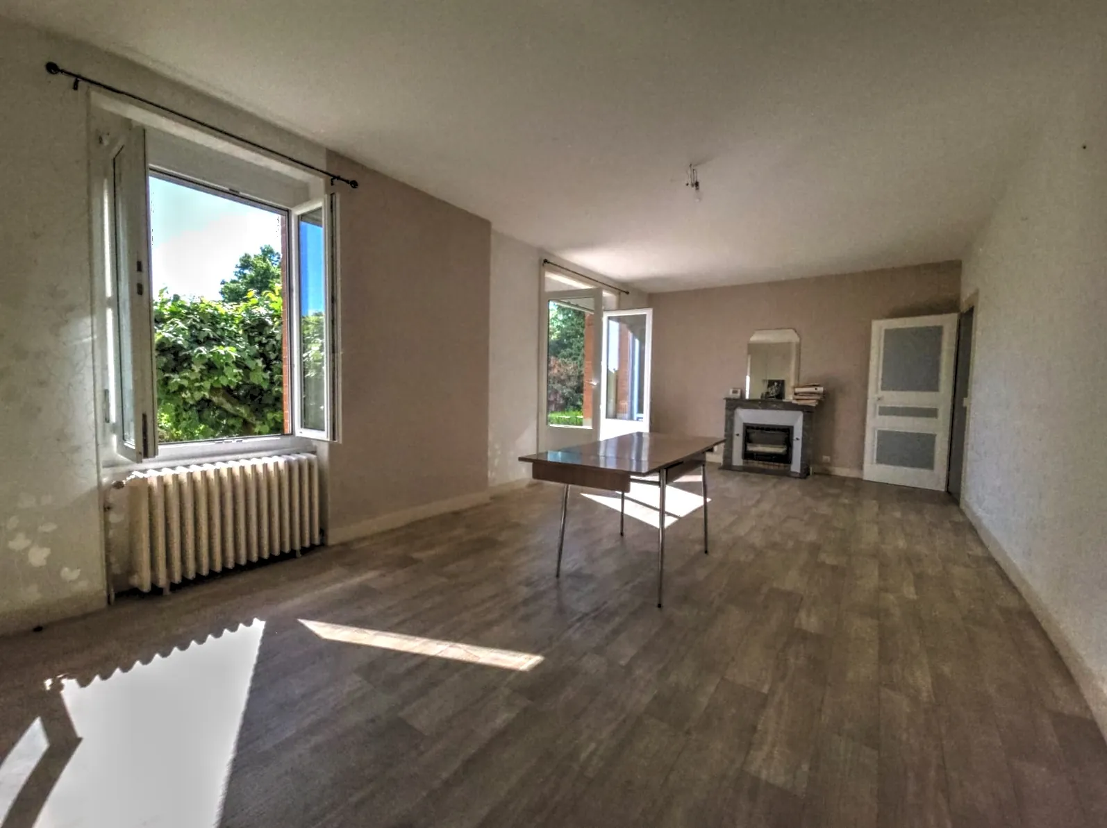 Grande maison à Panazol avec terrasse et 6 chambres, idéale pour rénovation 