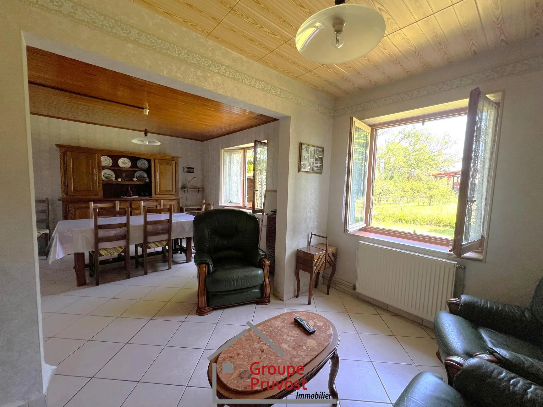 Maison familiale avec grand terrain à Saint Etienne sur Reyssouze 