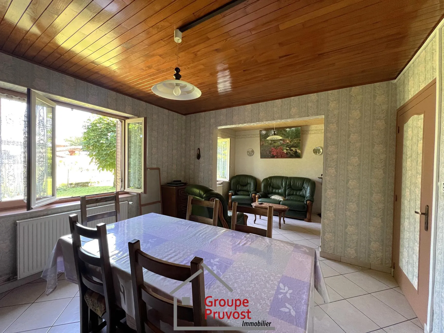 Maison familiale avec grand terrain à Saint Etienne sur Reyssouze 