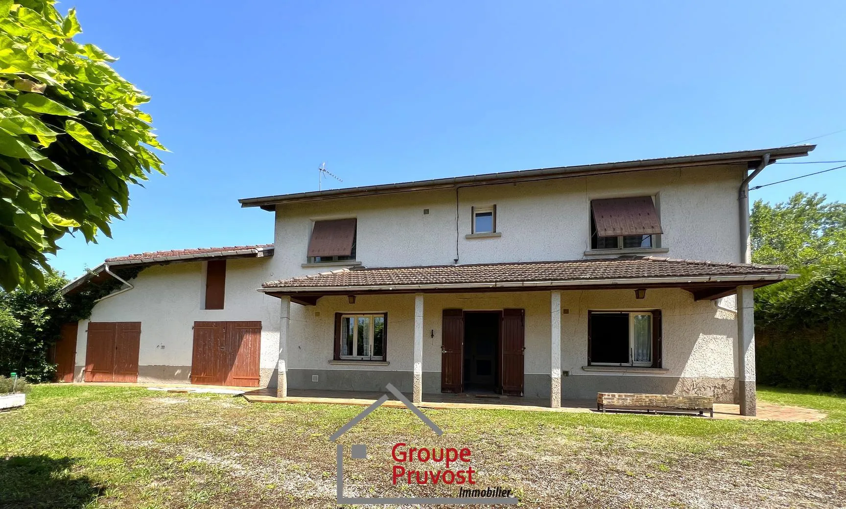 Maison familiale avec grand terrain à Saint Etienne sur Reyssouze 
