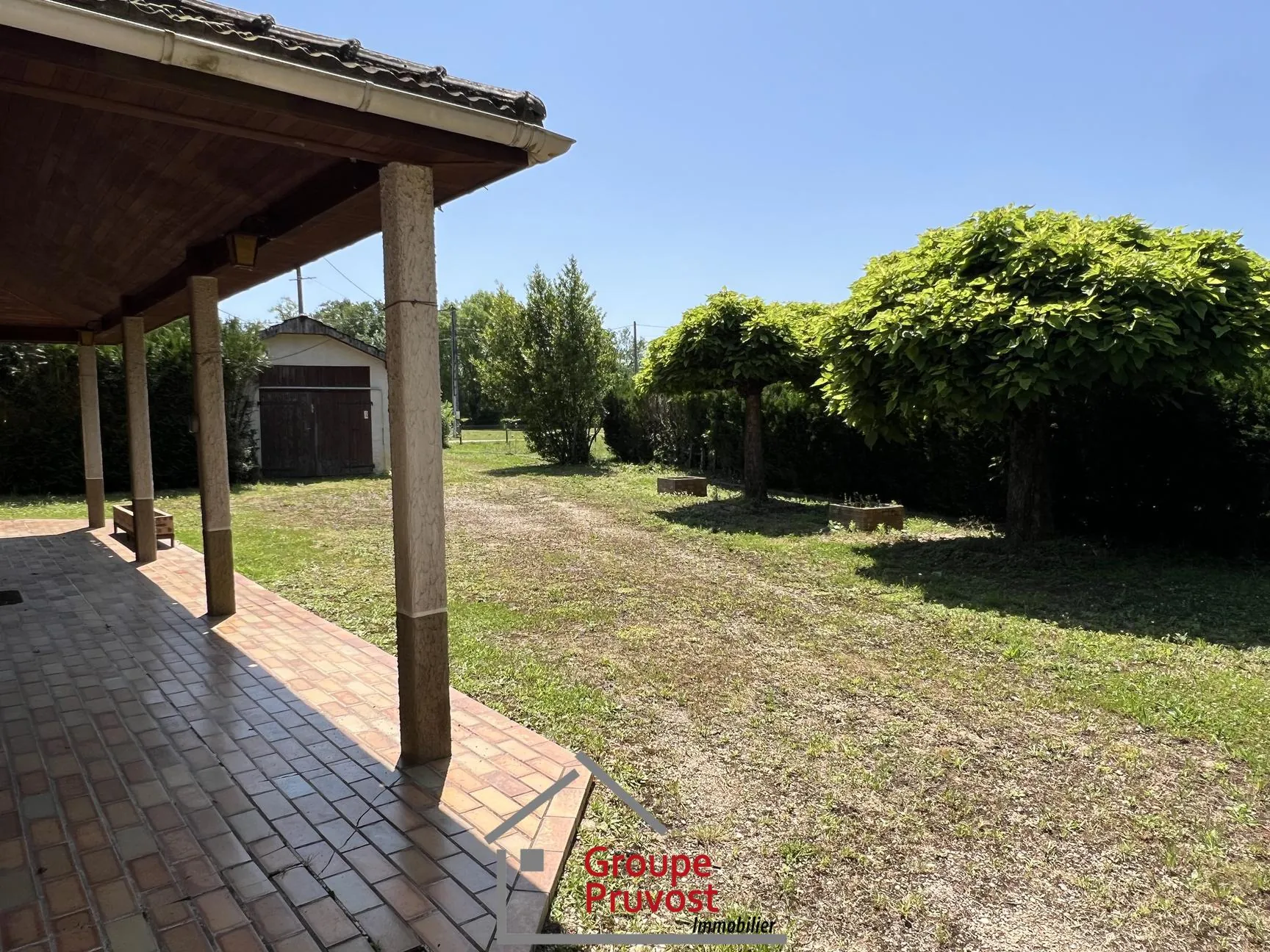 Maison familiale avec grand terrain à Saint Etienne sur Reyssouze 
