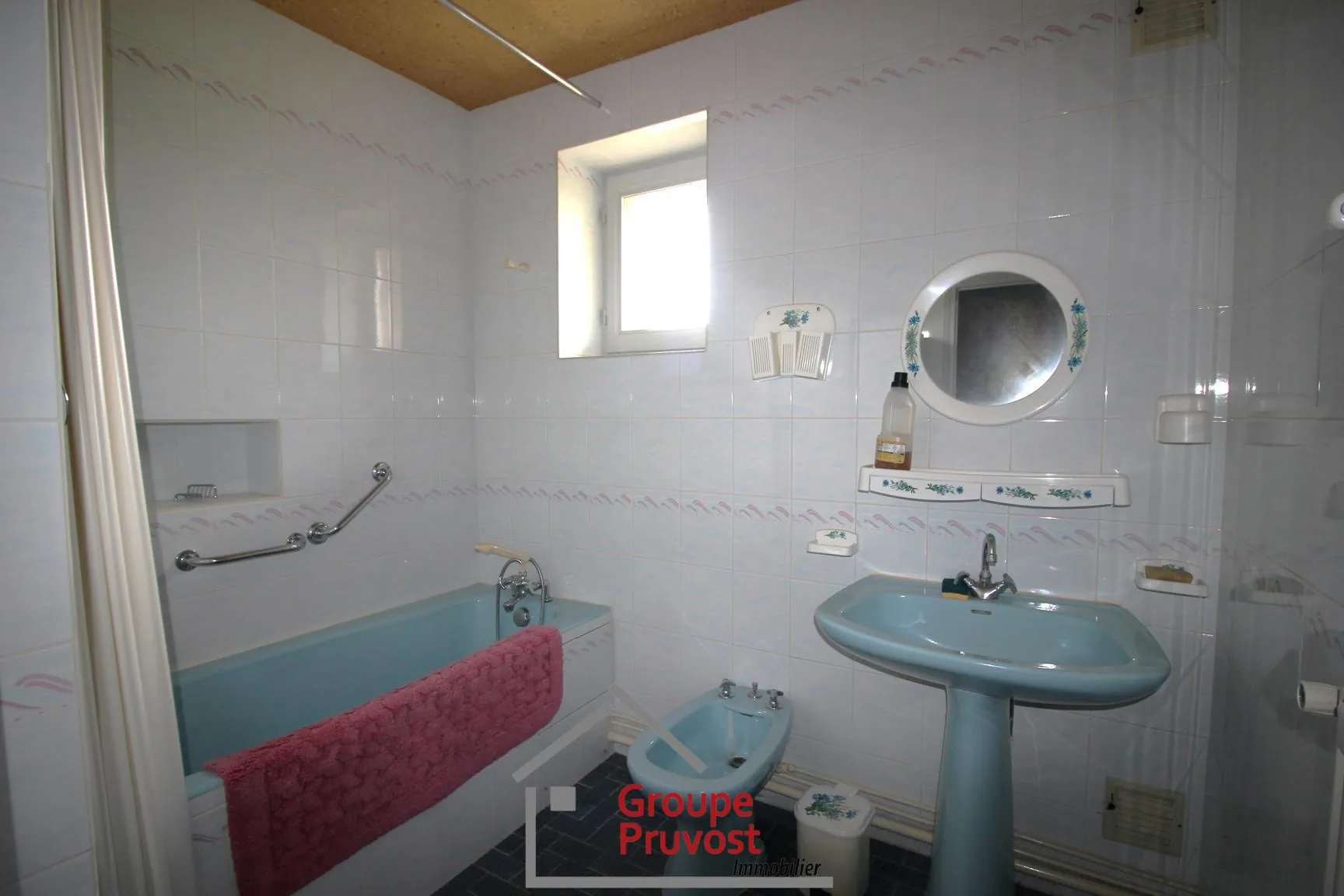 Maison familiale avec grand terrain à Saint Etienne sur Reyssouze 