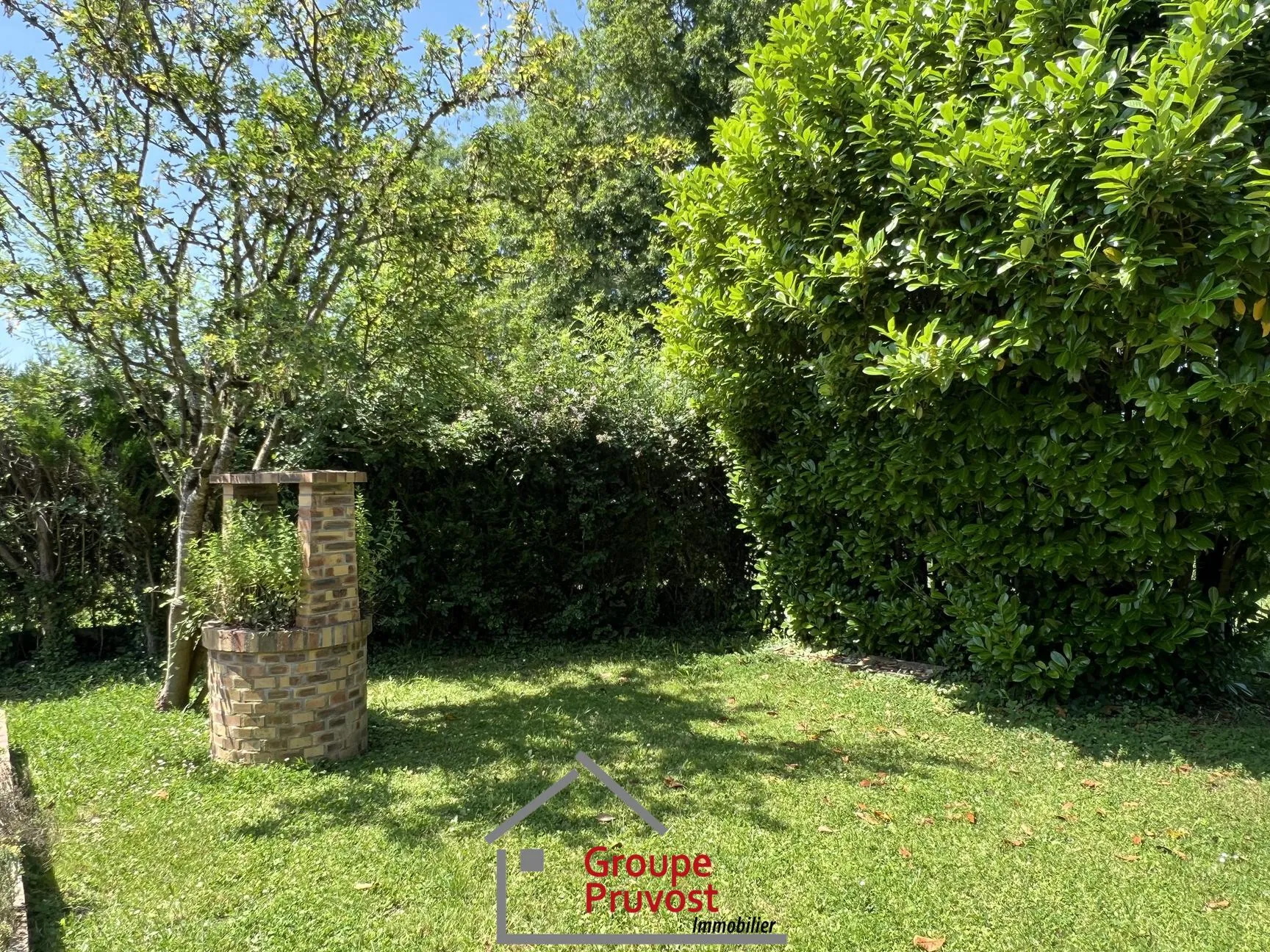 Maison familiale avec grand terrain à Saint Etienne sur Reyssouze 