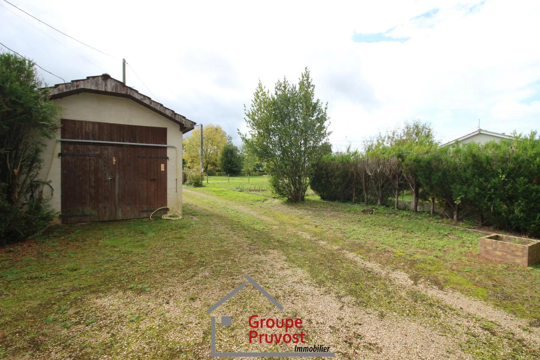 Maison familiale avec grand terrain à Saint Etienne sur Reyssouze 