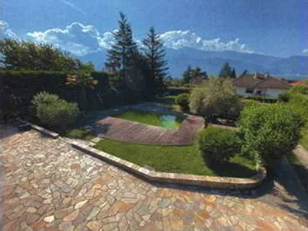 Villa de 195 m² avec jardin, piscine et 7 chambres à Saint-Ismier à vendre 140 000 € 