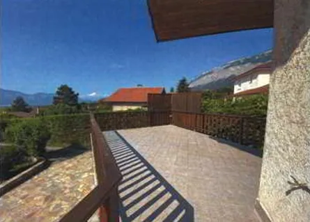 Villa de 195 m² avec jardin, piscine et 7 chambres à Saint-Ismier à vendre 140 000 € 