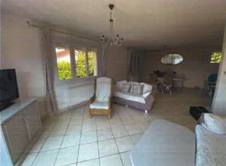 Villa de 195 m² avec jardin, piscine et 7 chambres à Saint-Ismier à vendre 140 000 € 