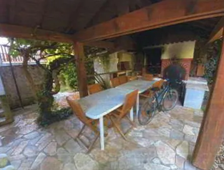 Villa de 195 m² avec jardin, piscine et 7 chambres à Saint-Ismier à vendre 140 000 € 