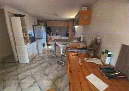 Villa de 195 m² avec jardin, piscine et 7 chambres à Saint-Ismier à vendre 140 000 € 