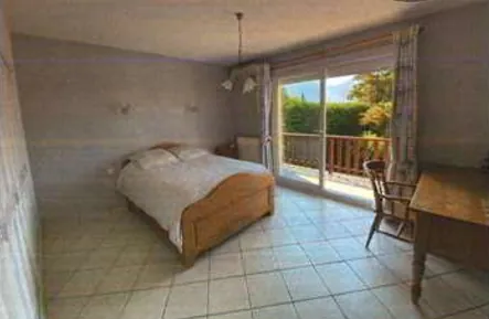 Villa de 195 m² avec jardin, piscine et 7 chambres à Saint-Ismier à vendre 140 000 € 