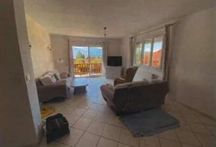 Villa de 195 m² avec jardin, piscine et 7 chambres à Saint-Ismier à vendre 140 000 € 