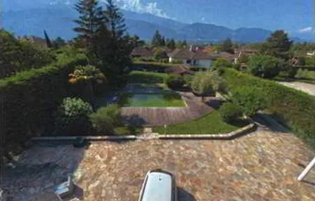 Villa de 195 m² avec jardin, piscine et 7 chambres à Saint-Ismier à vendre 140 000 € 