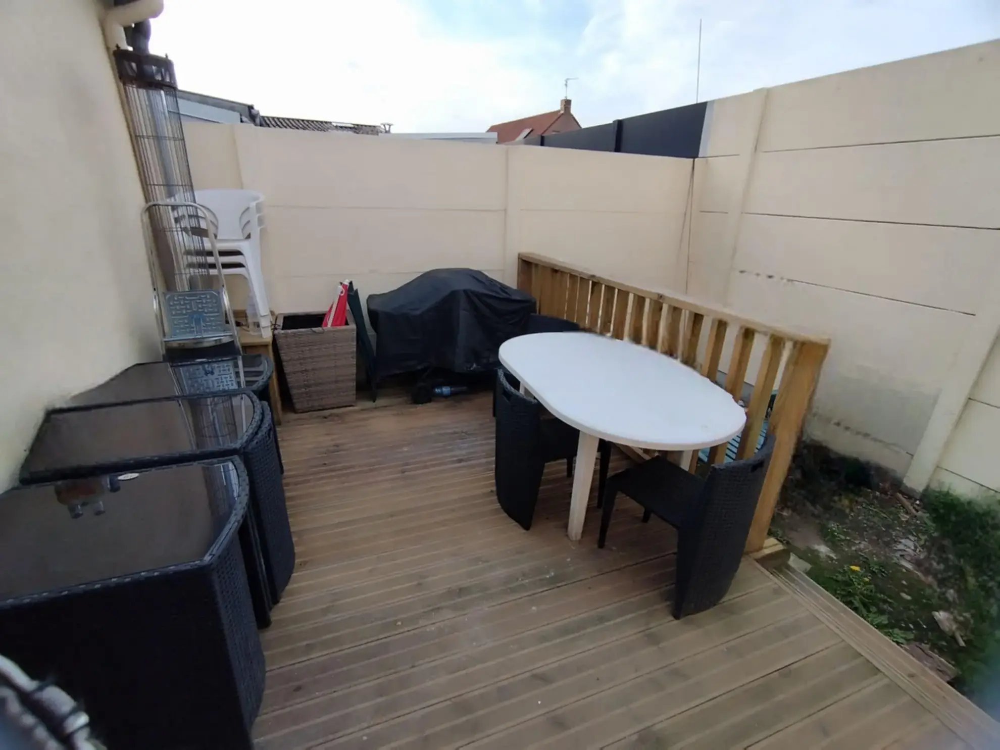 Maison mitoyenne à Annezin en plein centre-ville - 89 m² avec cour 