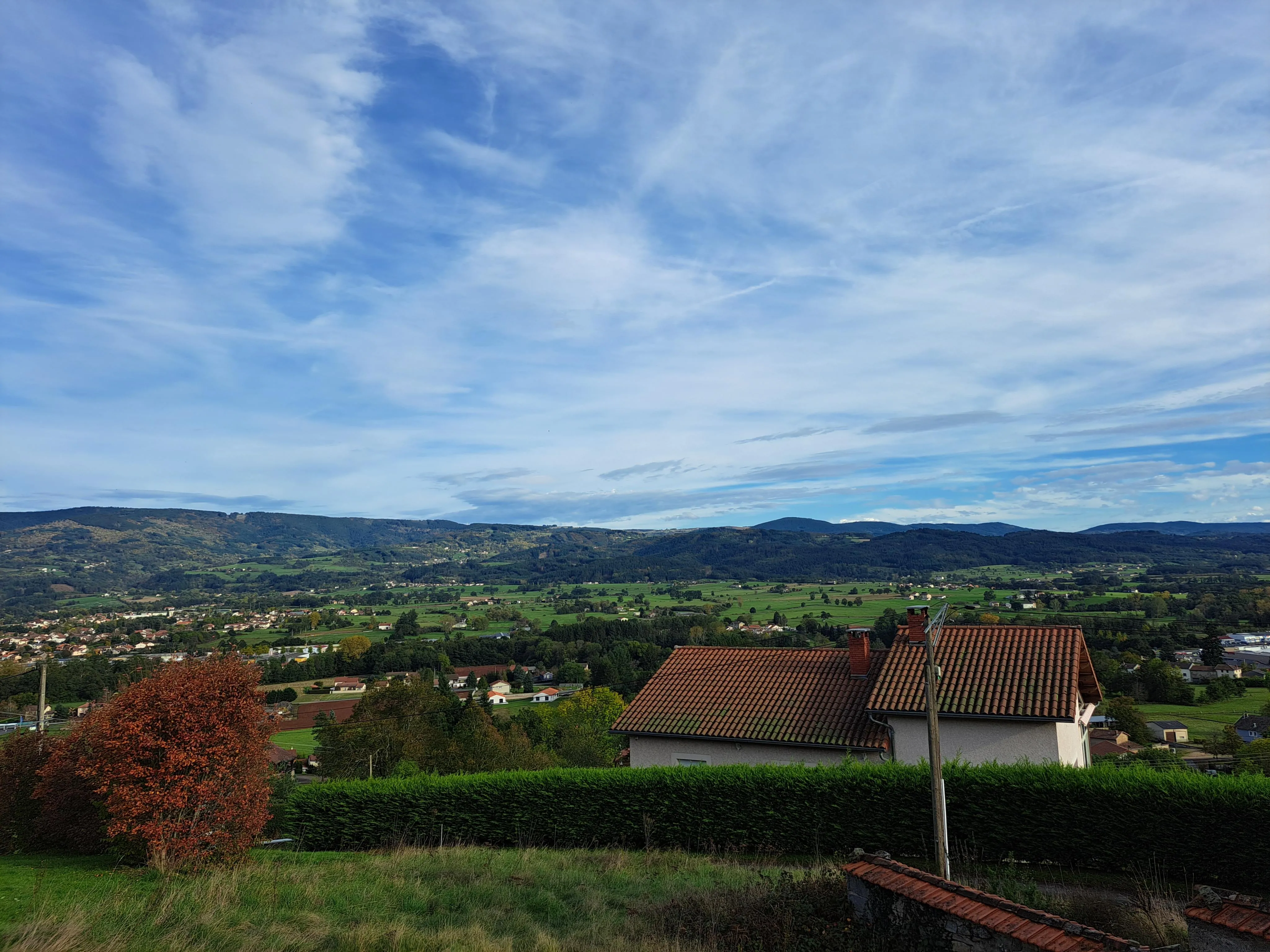 Grange à convertir avec vue sur les Monts du Forez près d'Ambert - Terrain de 1663 m² 