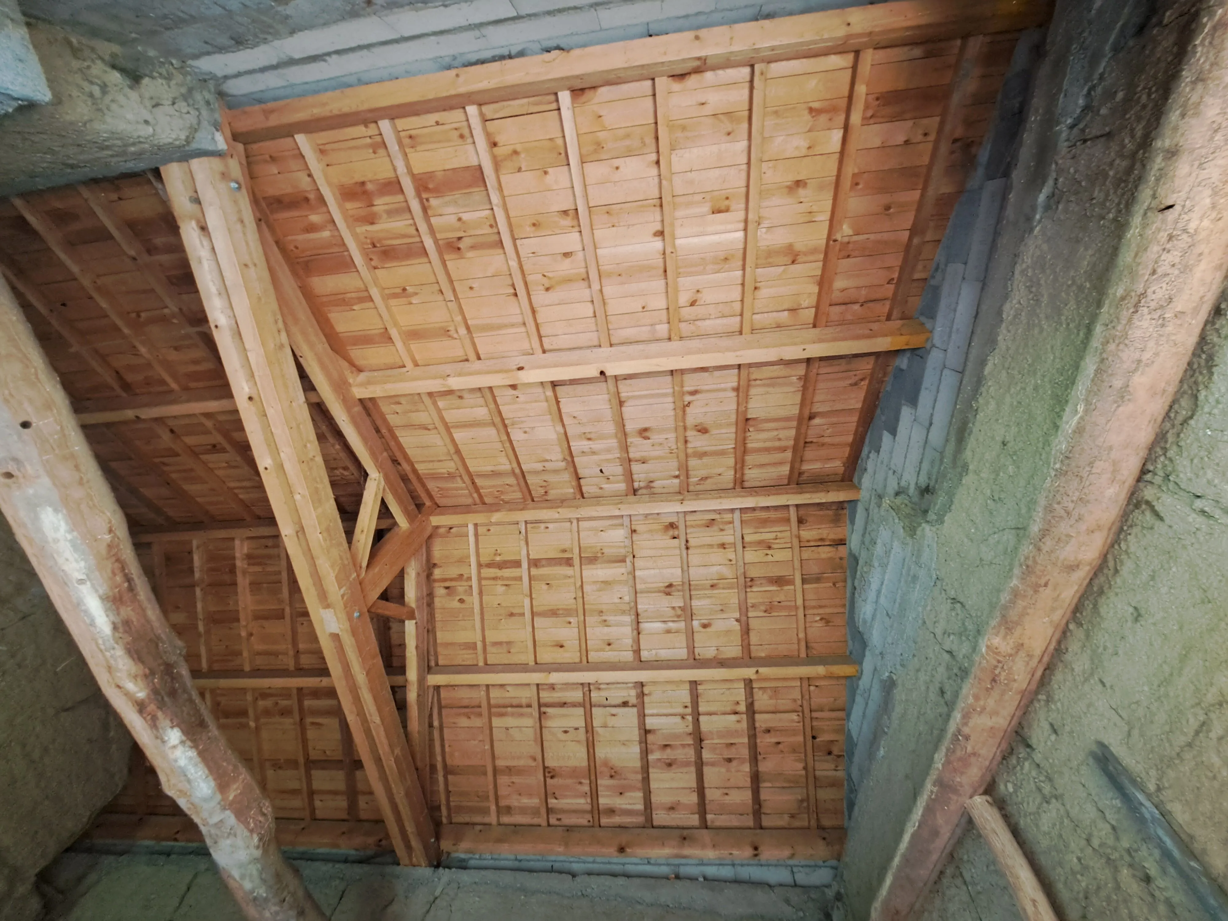 Grange à convertir avec vue sur les Monts du Forez près d'Ambert - Terrain de 1663 m² 