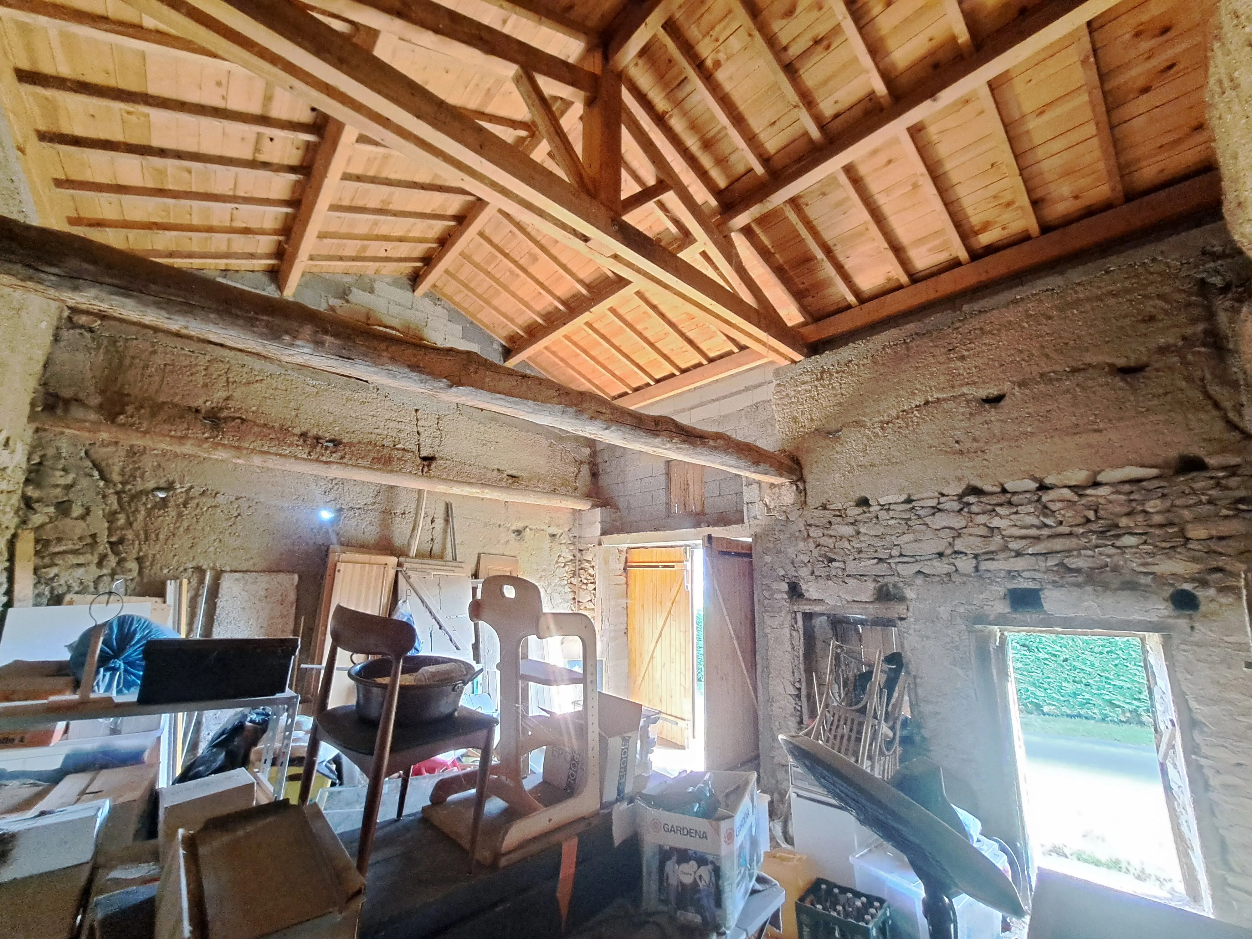 Grange à convertir avec vue sur les Monts du Forez près d'Ambert - Terrain de 1663 m² 