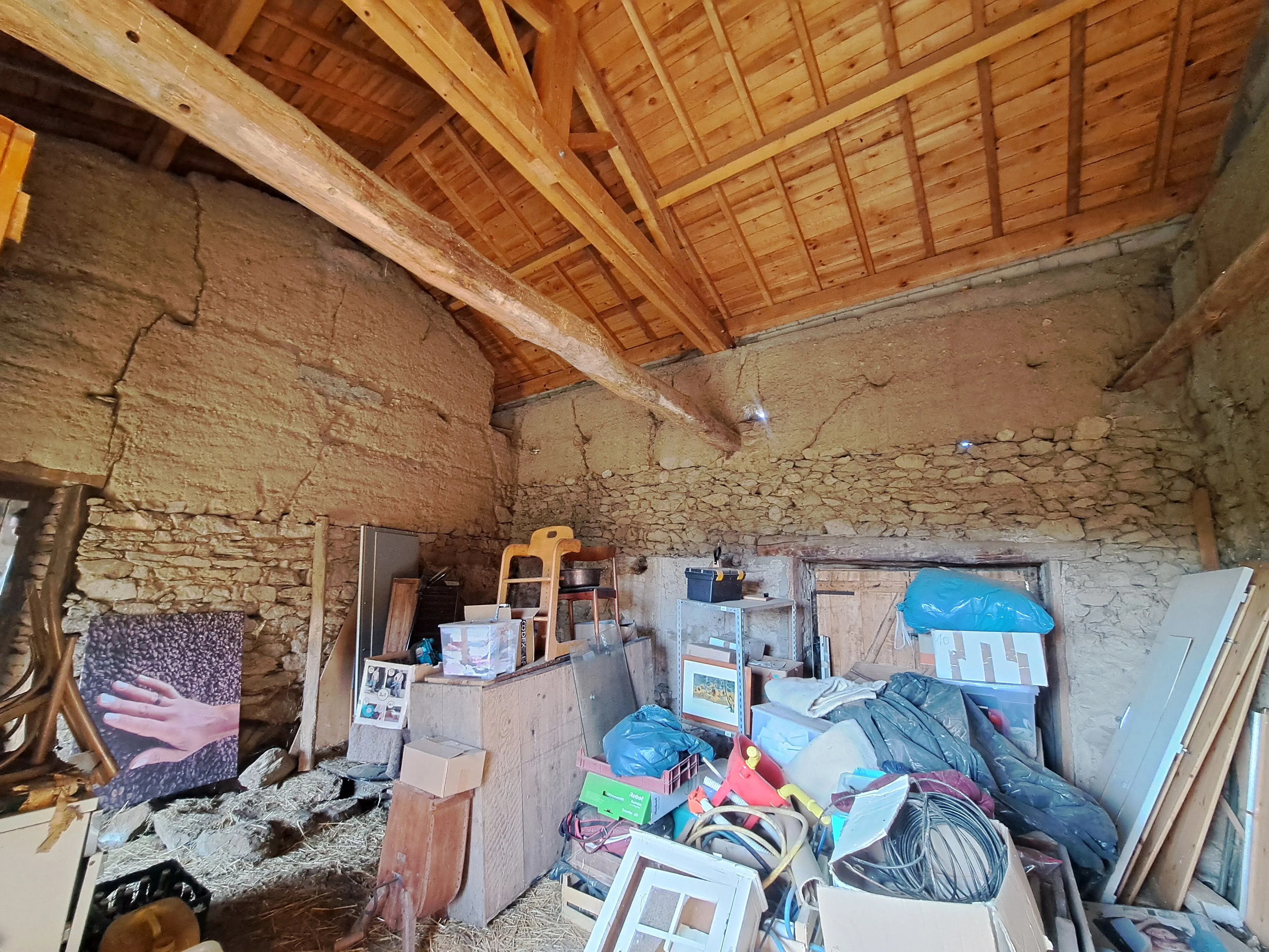 Grange à convertir avec vue sur les Monts du Forez près d'Ambert - Terrain de 1663 m² 