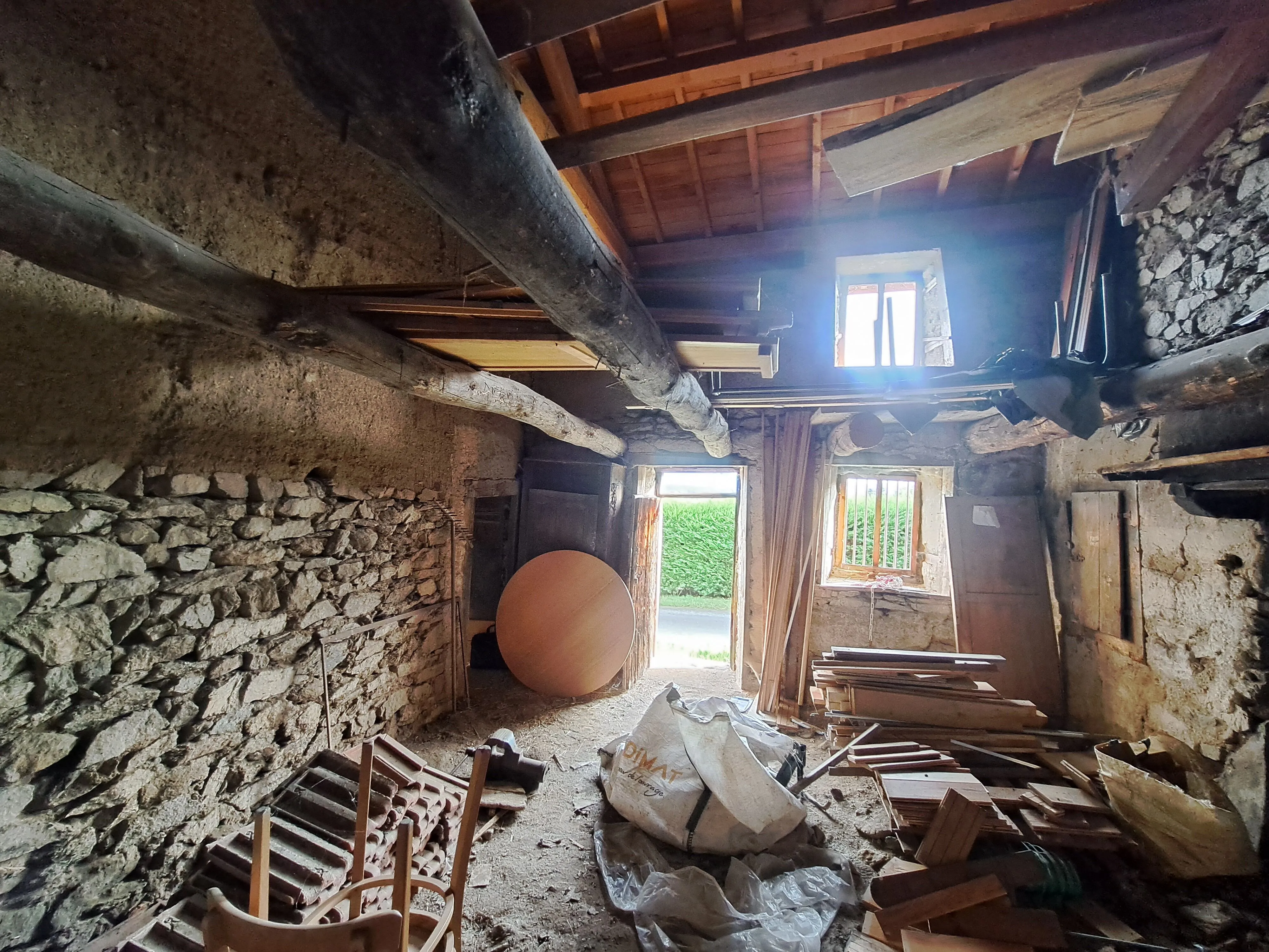 Grange à convertir avec vue sur les Monts du Forez près d'Ambert - Terrain de 1663 m² 