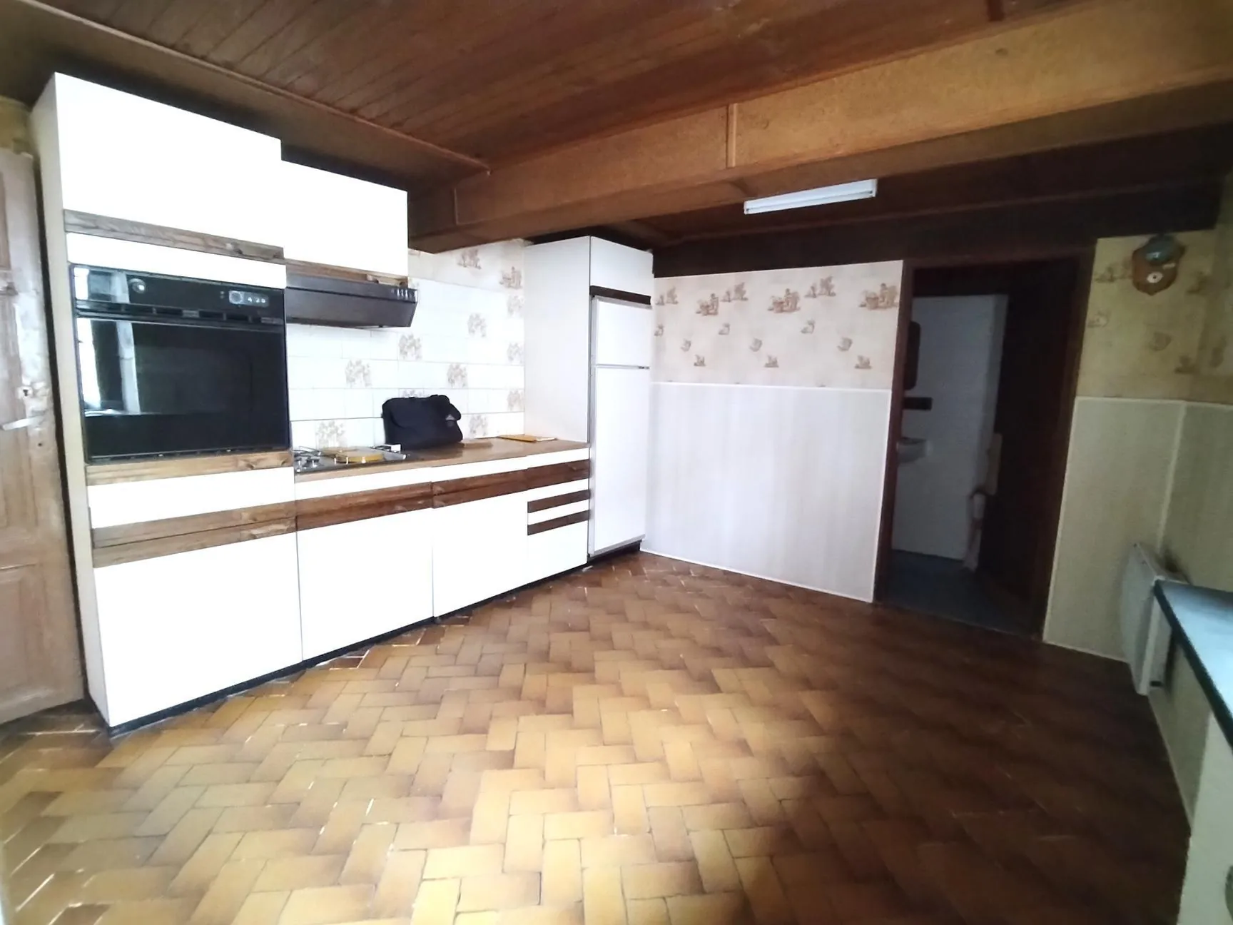 Maison de village à rénover à Saint-Brice avec jardin de 200 m² 