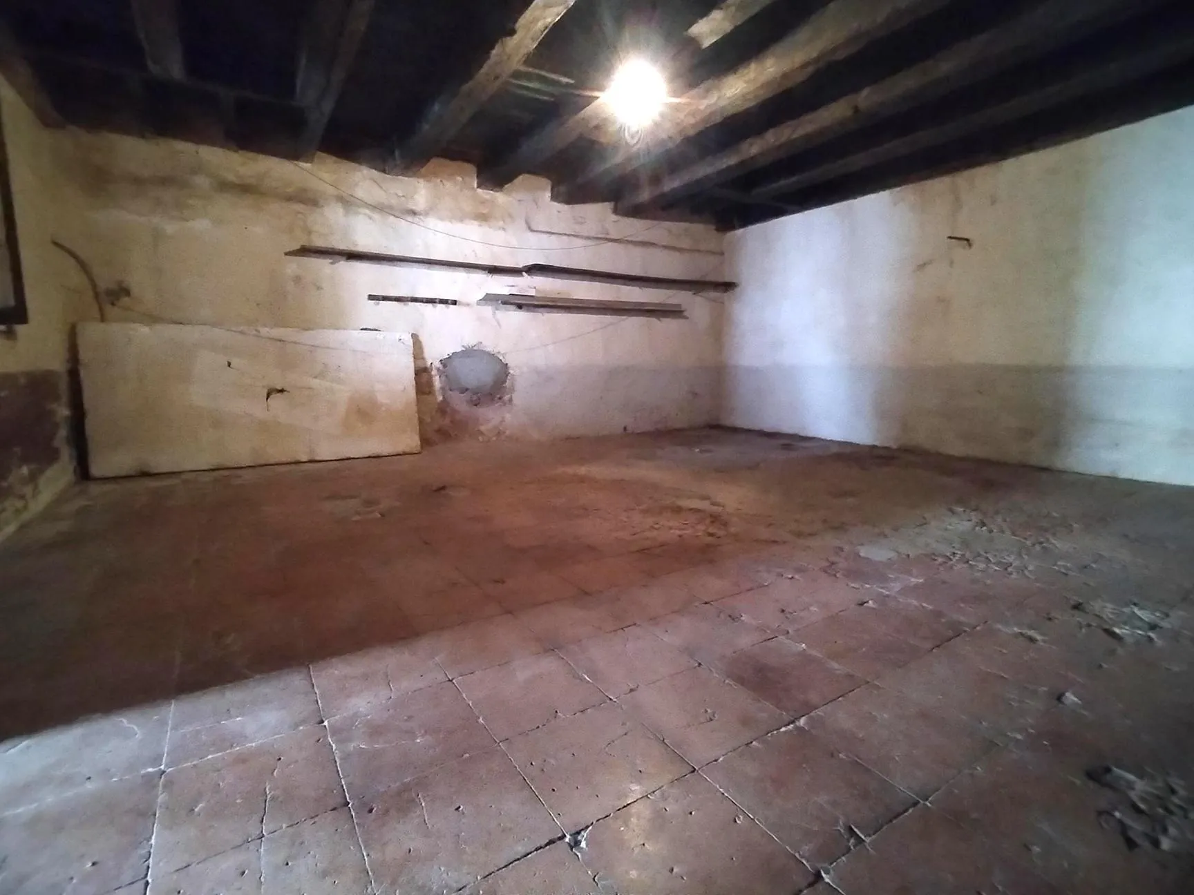 Maison de village à rénover à Saint-Brice avec jardin de 200 m² 