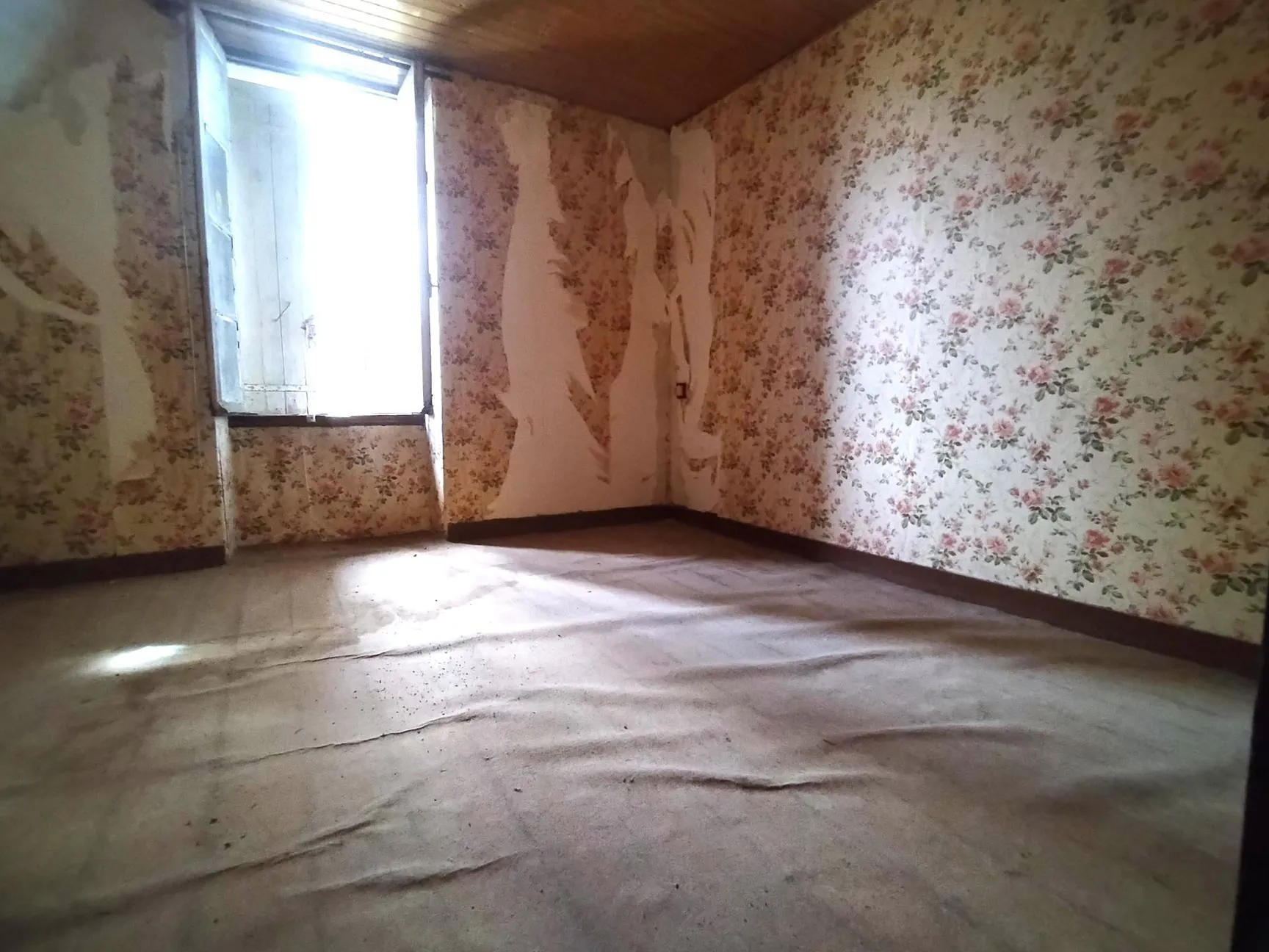 Maison de village à rénover à Saint-Brice avec jardin de 200 m² 