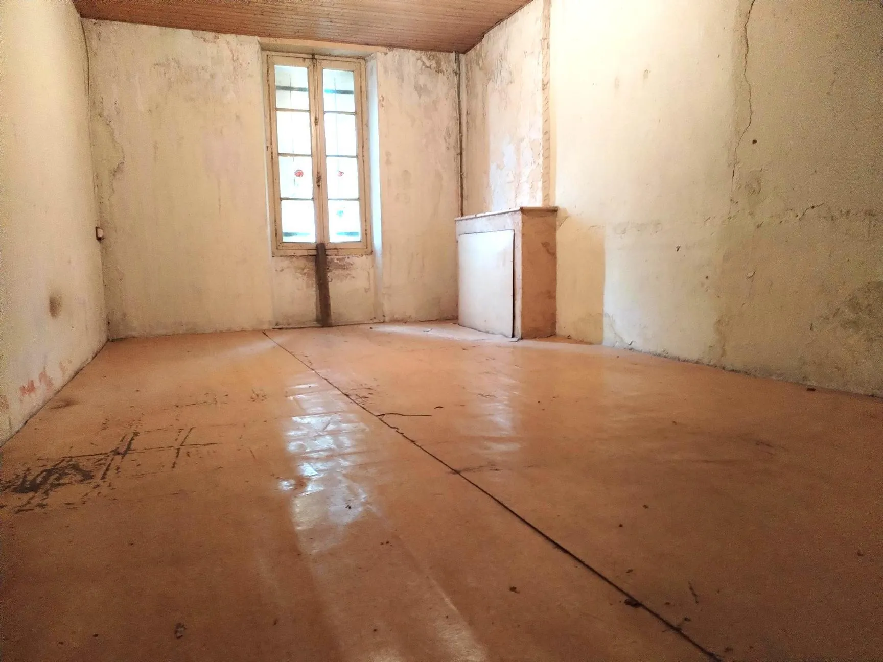 Maison de village à rénover à Saint-Brice avec jardin de 200 m² 