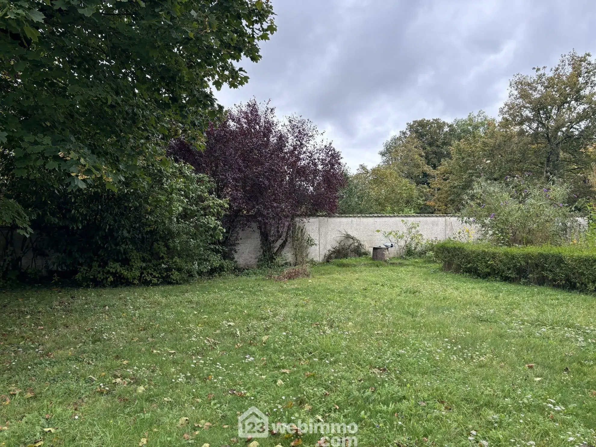 Maison de maître à Chauvoncourt de 351 m² avec jardin et garage 