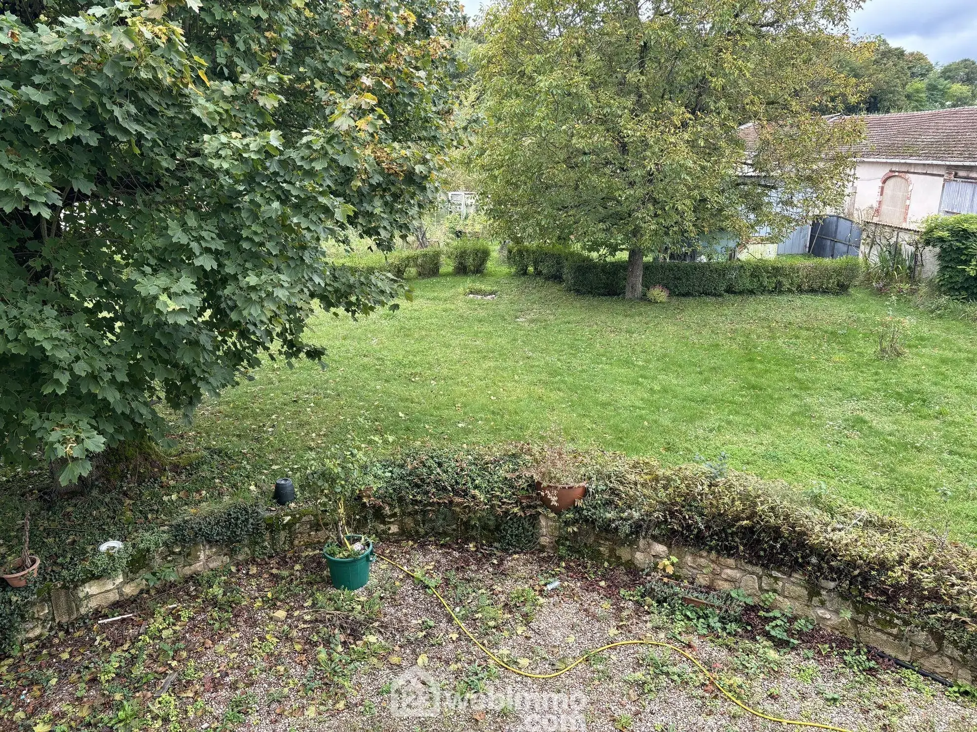 Maison de maître à Chauvoncourt de 351 m² avec jardin et garage 