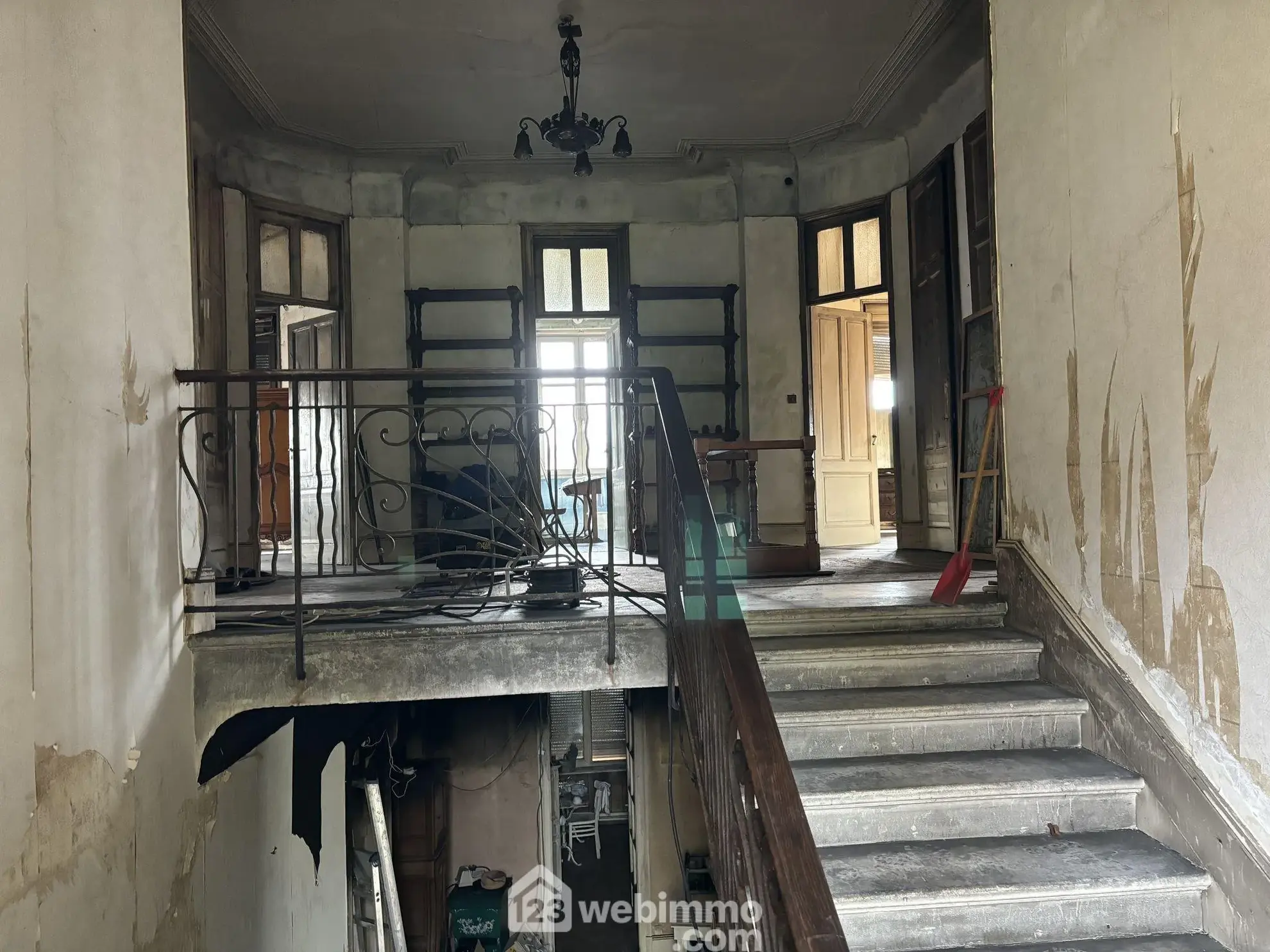 Maison de maître à Chauvoncourt de 351 m² avec jardin et garage 