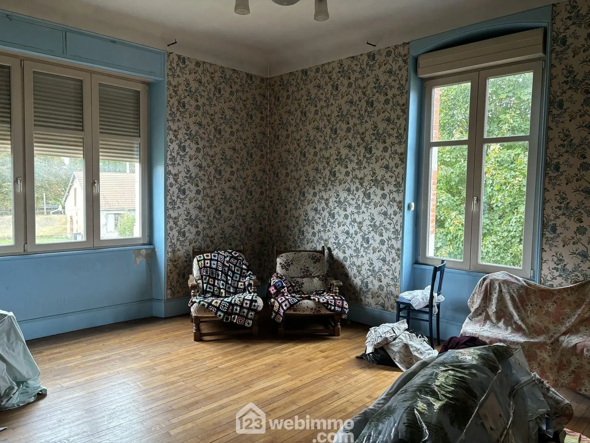 Maison de maître à Chauvoncourt de 351 m² avec jardin et garage 