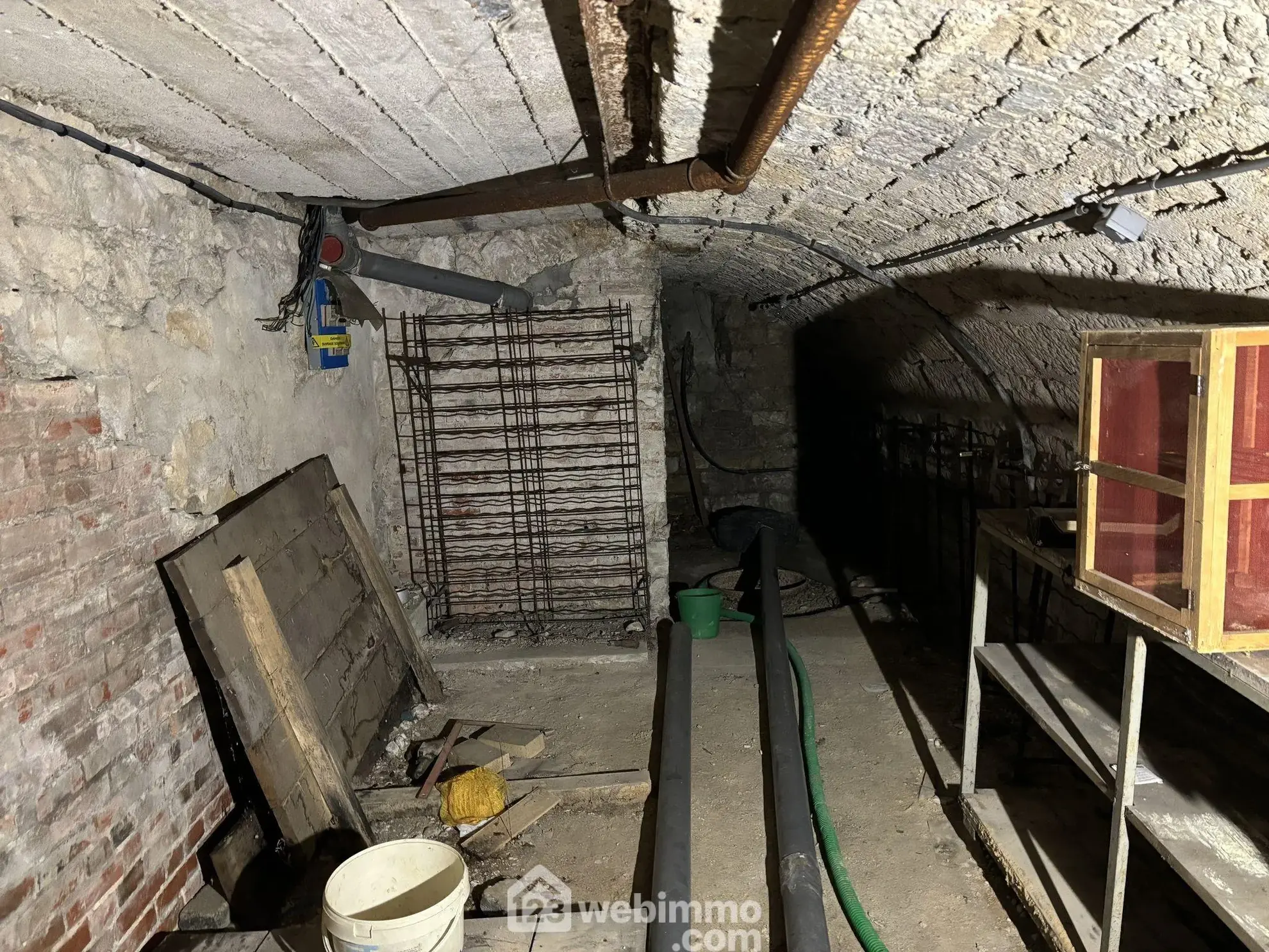 Maison de maître à Chauvoncourt de 351 m² avec jardin et garage 