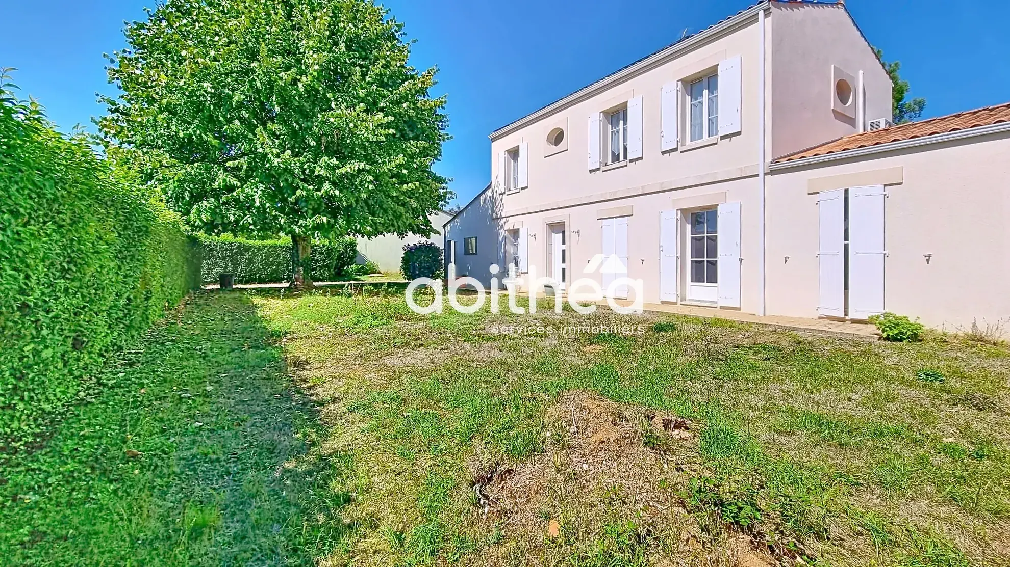 Maison de 134 m² à Saint Genis de Saintonge avec jardin et panneaux solaires 