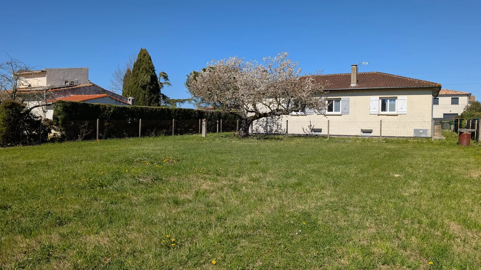 Terrain constructible de 931 m² à Daux, proche Mondonville 