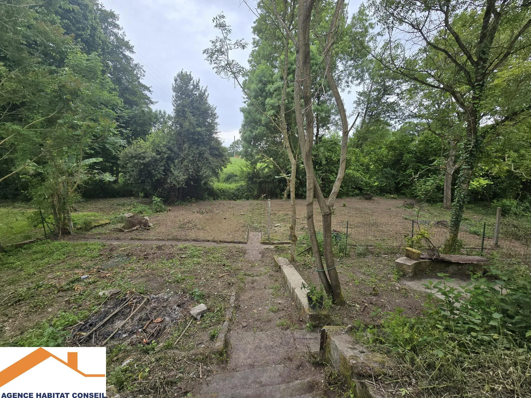 Maison à rénover de 200 m² aux Lucs-sur-Boulogne à vendre au prix de 96 500 € 