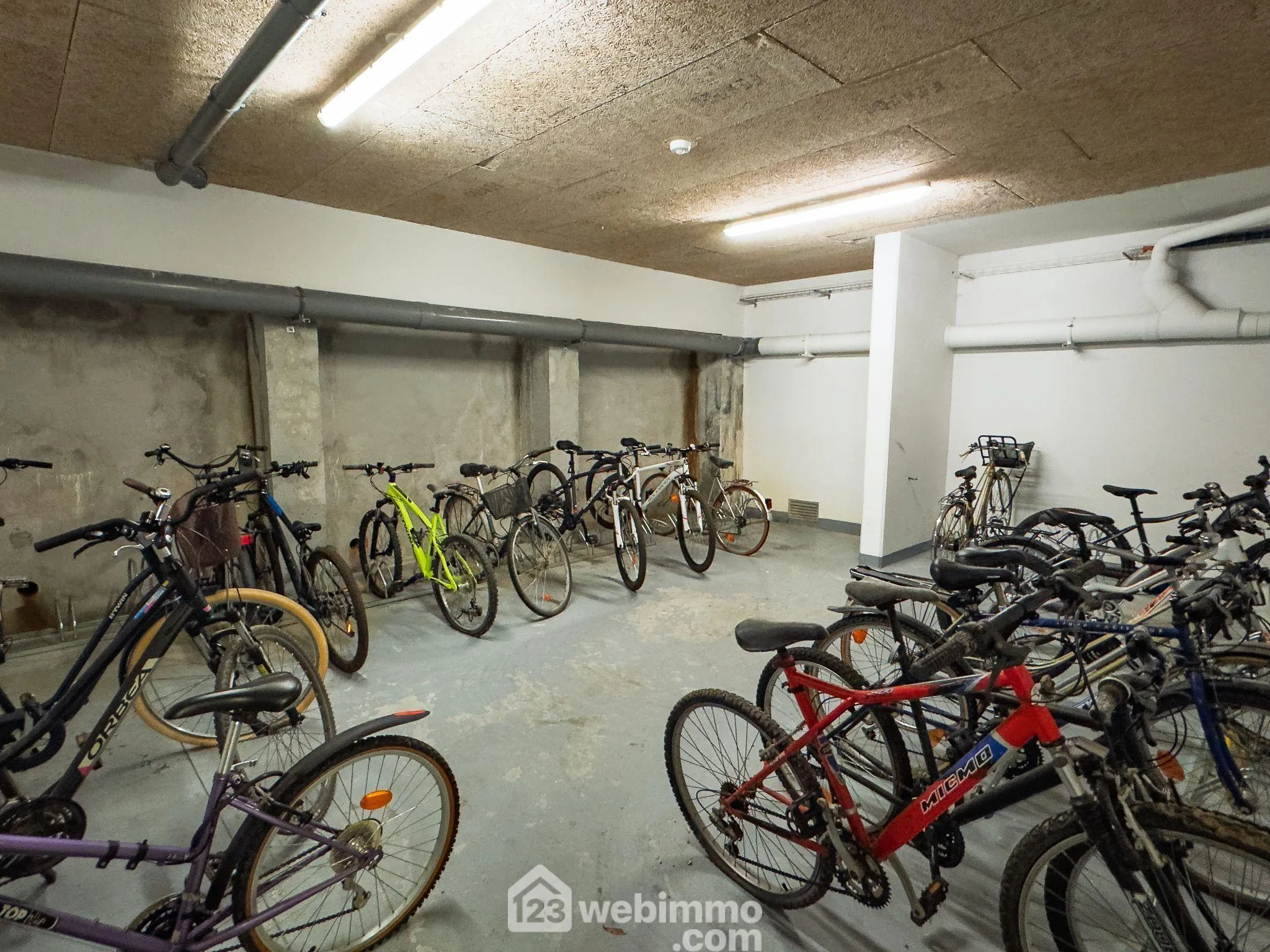 Appartement 48 m² à Avrillé, proche Angers, avec terrasse et parking 