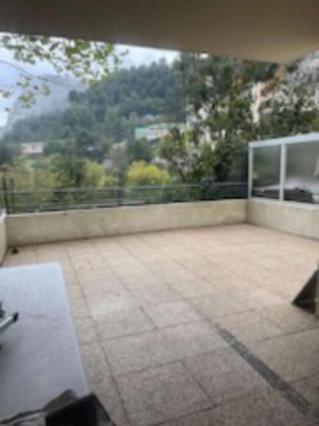 Appartement 3 pièces avec terrasse à Saint-André, sécurisé, loué jusqu'en 2026