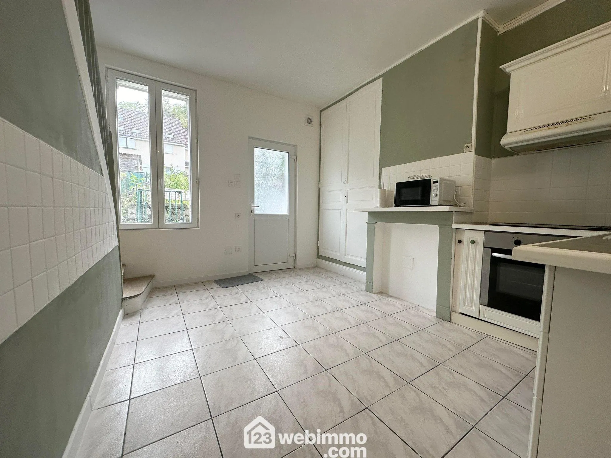 Maison de ville rénovée de 78 m² à Laon, idéale pour achat ou investissement 